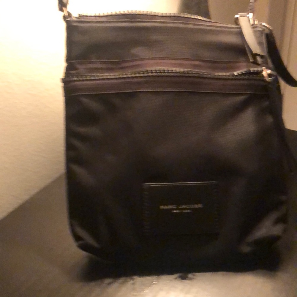 Marc Jacobs black cross body purse like new! smoke free pet free home